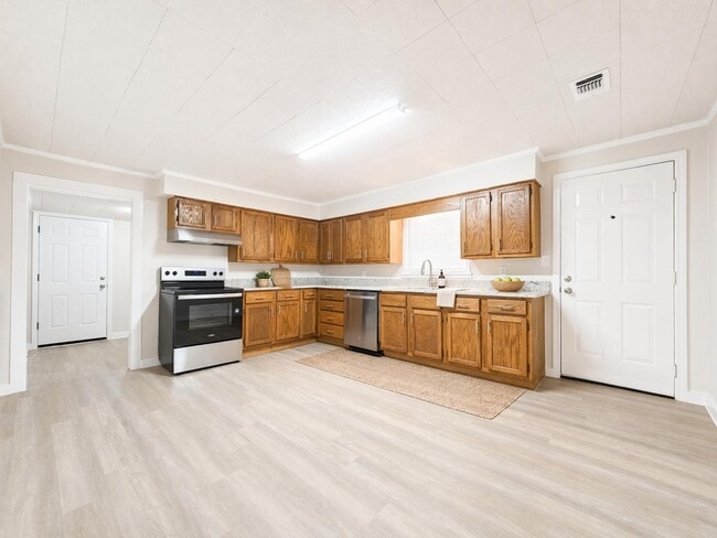 Building Photo - 299 Francis St