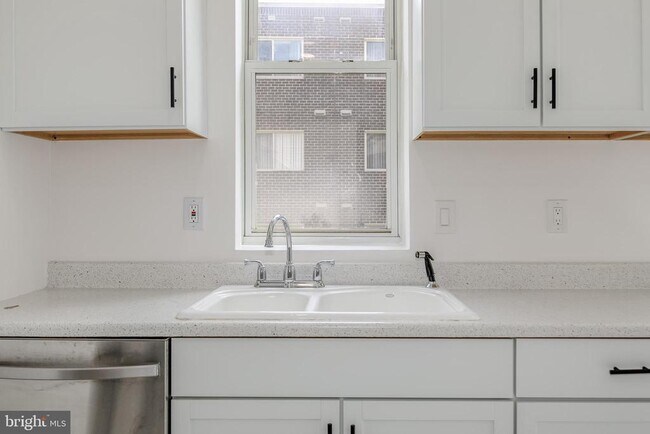 Building Photo - 3002 13th St NW