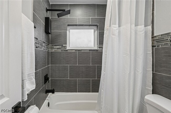 Building Photo - 92 Oak St