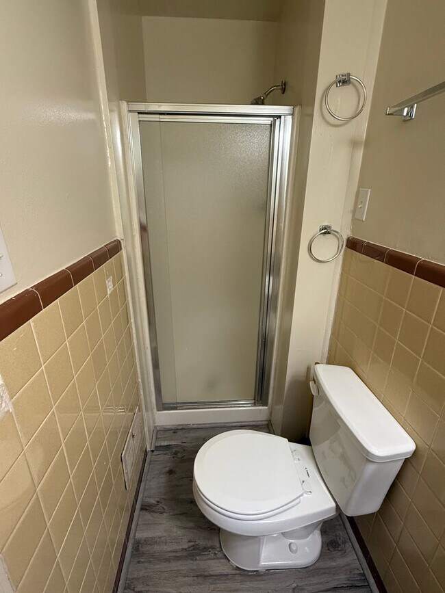 Building Photo - Spacious 3 Bedroom House