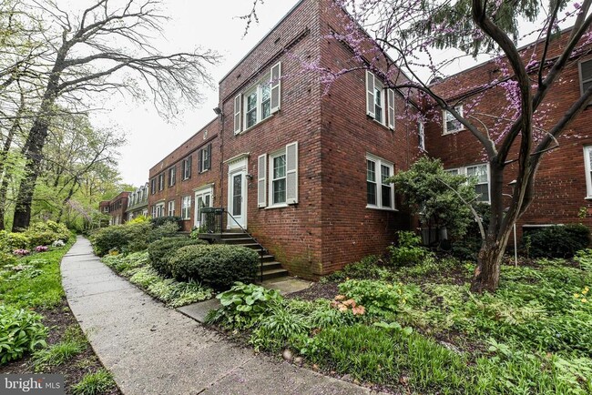 Building Photo - 1501 S Edgewood St
