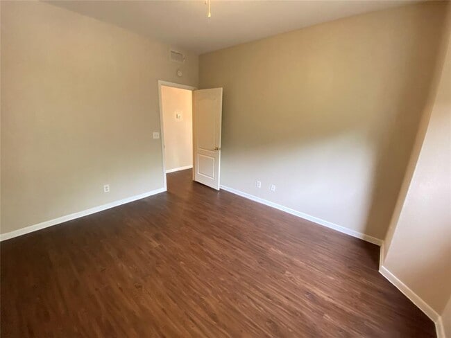 Building Photo - 6000 Shepherd Mountain Cove