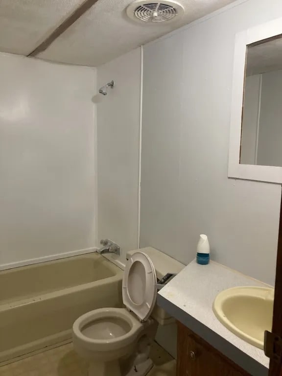 Building Photo - 3 Bedroom 2 Bathroom