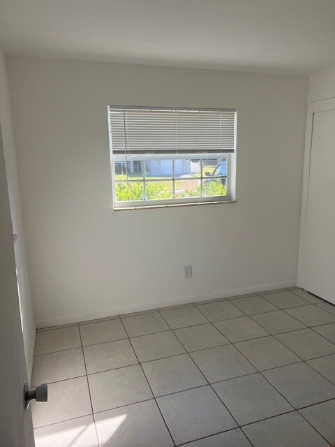 Building Photo - 1207 SE 40th Ter