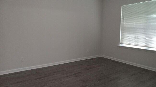 Building Photo - 755 Crestwell Cir