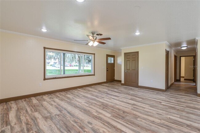 Building Photo - 1846 SE Lake Weir Ave