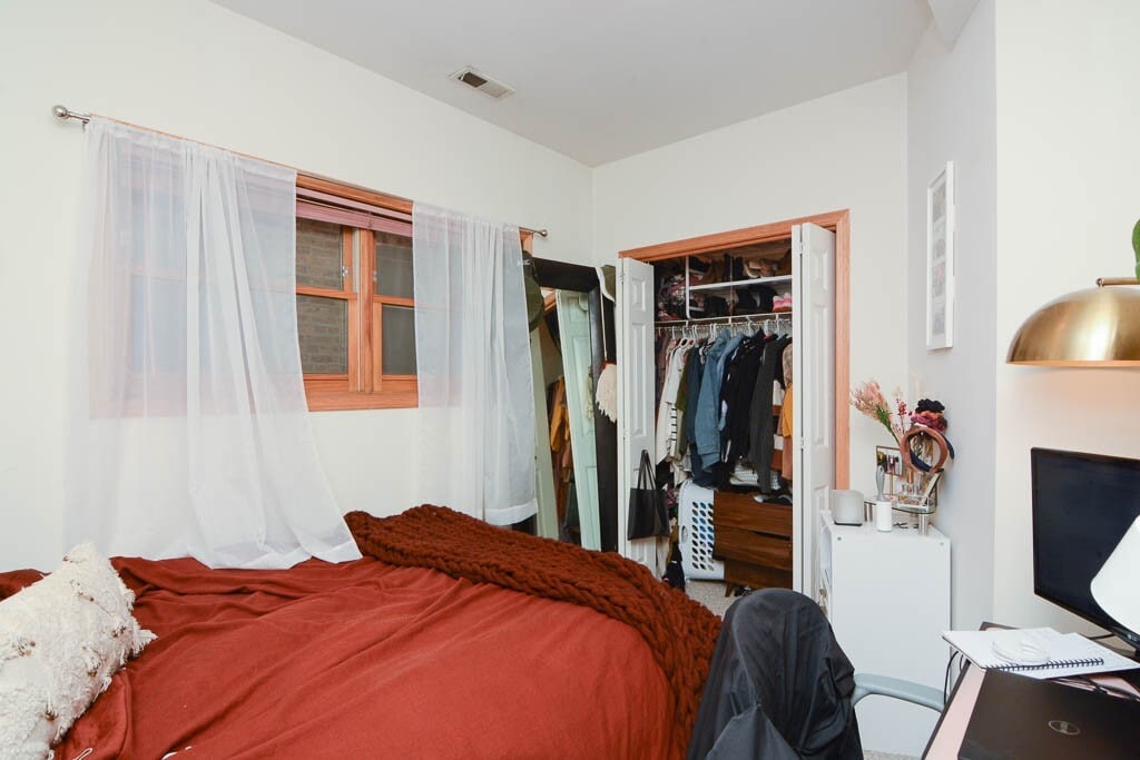 Building Photo - 1351 N Wolcott Ave