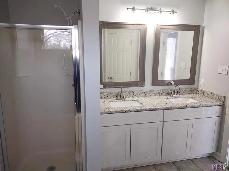 Building Photo - 39021 Prairie S Dr