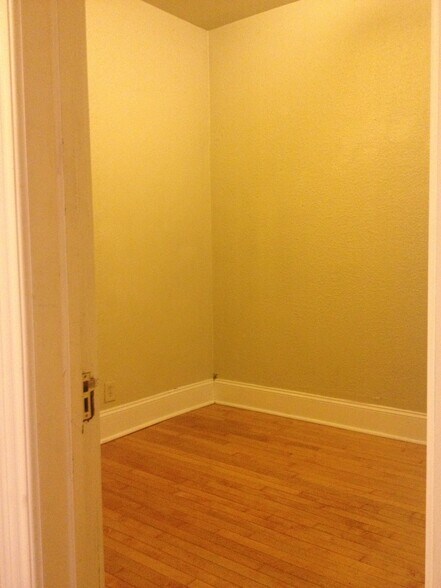 Building Photo - 2235 S Robinson Ave