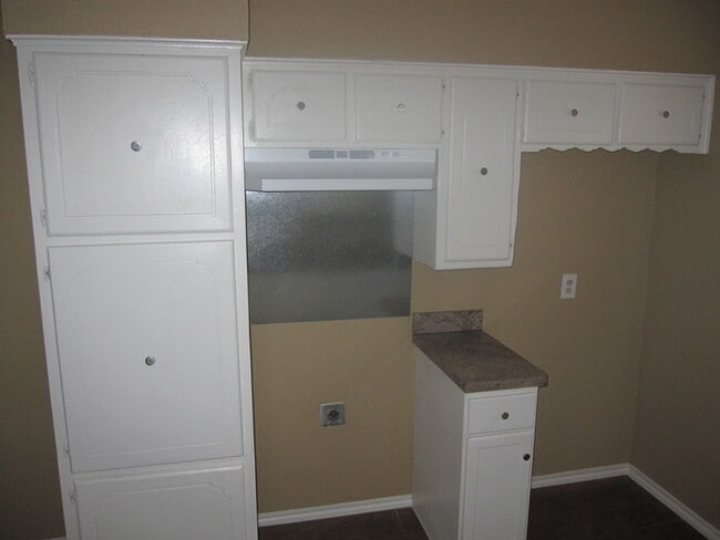 Building Photo - 2805 W Ferndale Ln