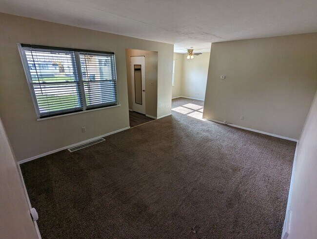 Building Photo - Charming Ranch Home Near Lakeview Metro Park