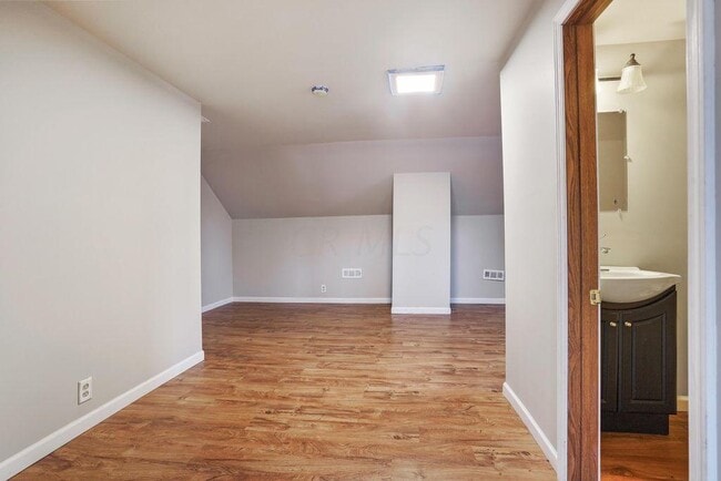 Building Photo - 320-322 E 12th Avenue