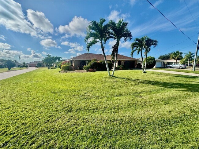 Building Photo - 1220 SE 19th Ln