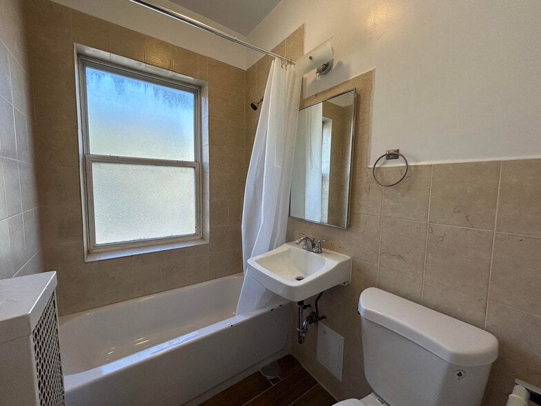 Building Photo - 2712 N Milwaukee Ave