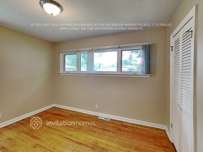 Building Photo - 9219 S 51st Ave