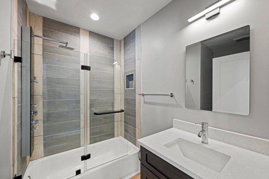 Building Photo - 4535 Avondale St