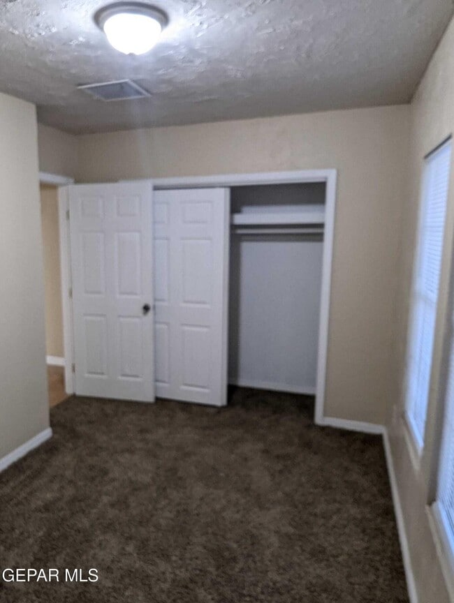 Building Photo - 14633 Valentin Dr