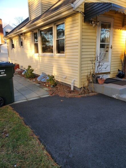 Building Photo - 13 Burnham Dr
