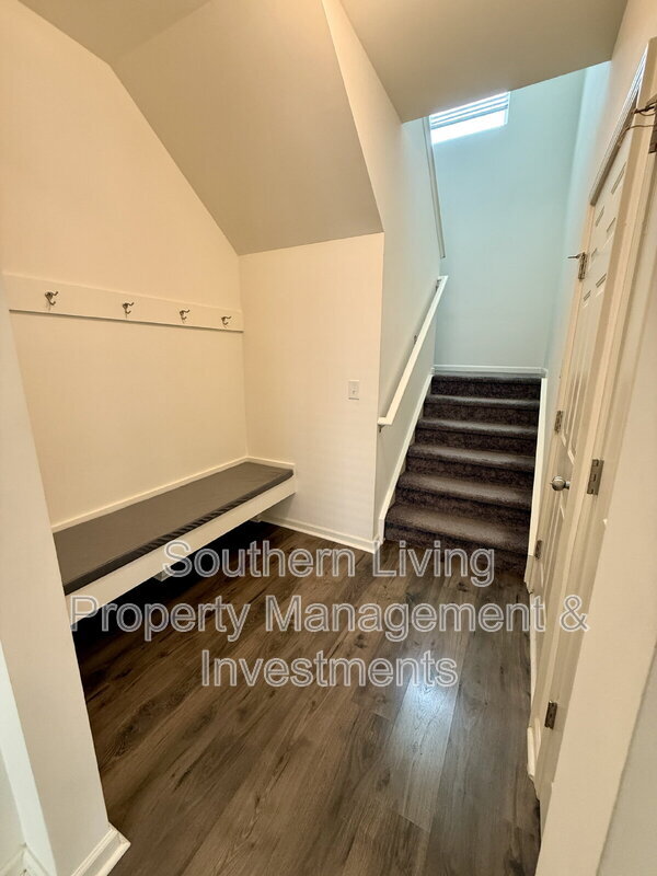 Building Photo - 4014 Beacon Ave