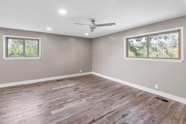 Building Photo - 902-902 Sherwood Forest Dr
