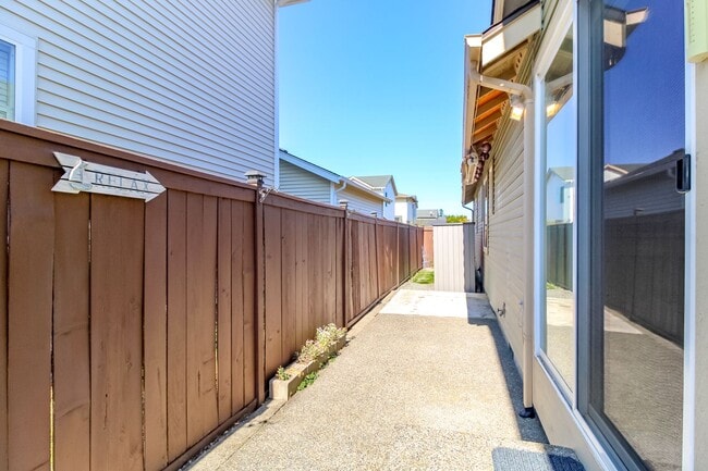 Building Photo - Fantastic DuPont Rambler with AC and Sprinkler System