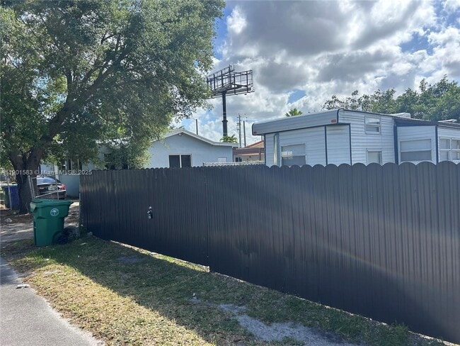 Building Photo - 1600 NW 42nd St