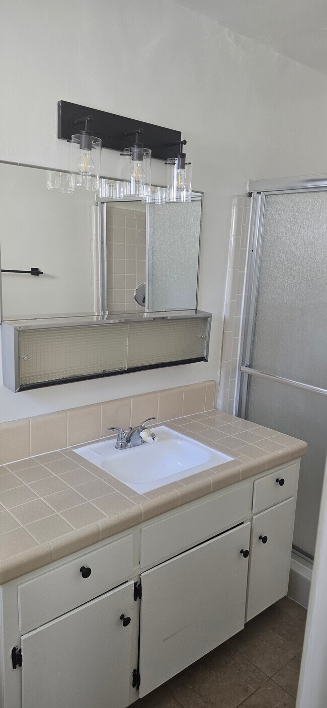 Master bathroom - 369 Waldo Ave