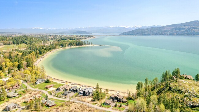 Building Photo - Beautiful Dover Bay Home