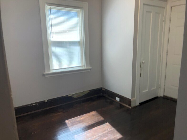 Building Photo - 2143 Hannaford Ave