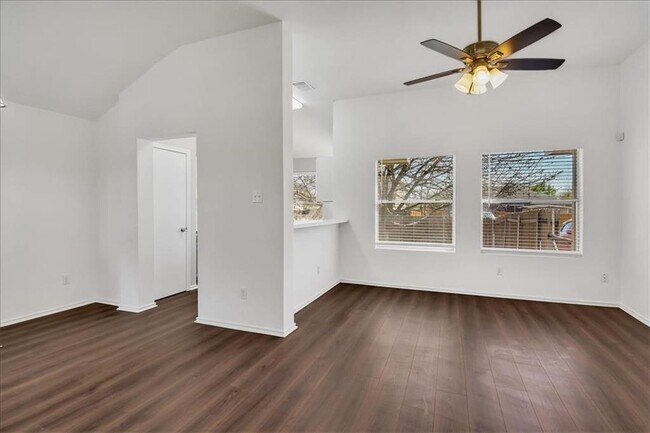 Building Photo - 1101 Disraeli Cir