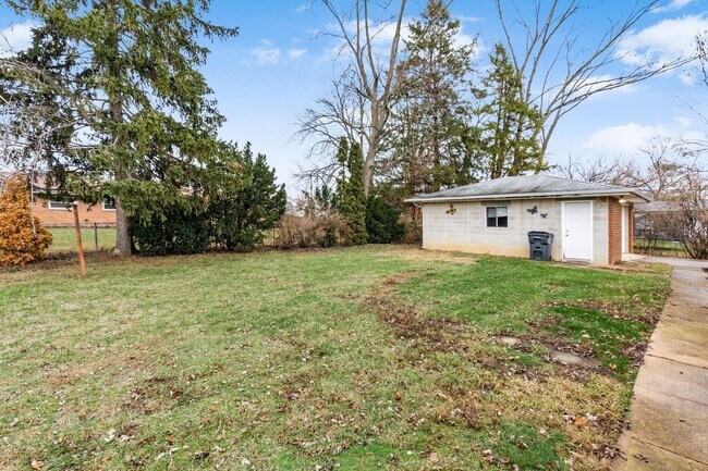 Building Photo - 3070 Lotz Dr