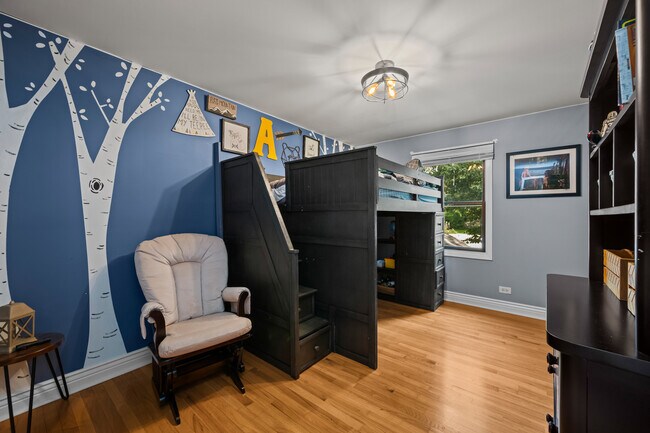 Building Photo - 250 Roslara Ct