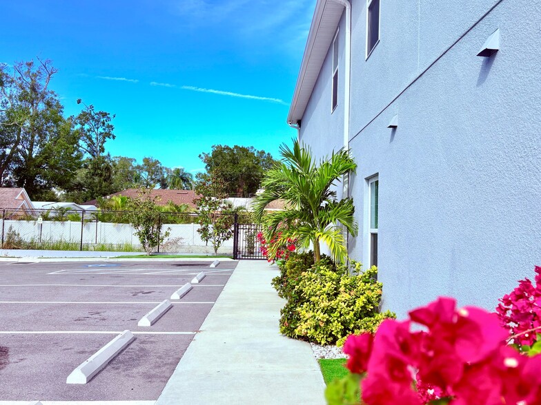 Building Photo - 1801 W Sligh Ave