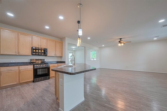 Building Photo - 3215 Laurel Bend Ln