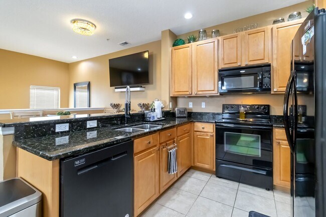 Building Photo - Exquisite & Breathtaking 2 Bedroom 2 Bath Condo Fully Furnished