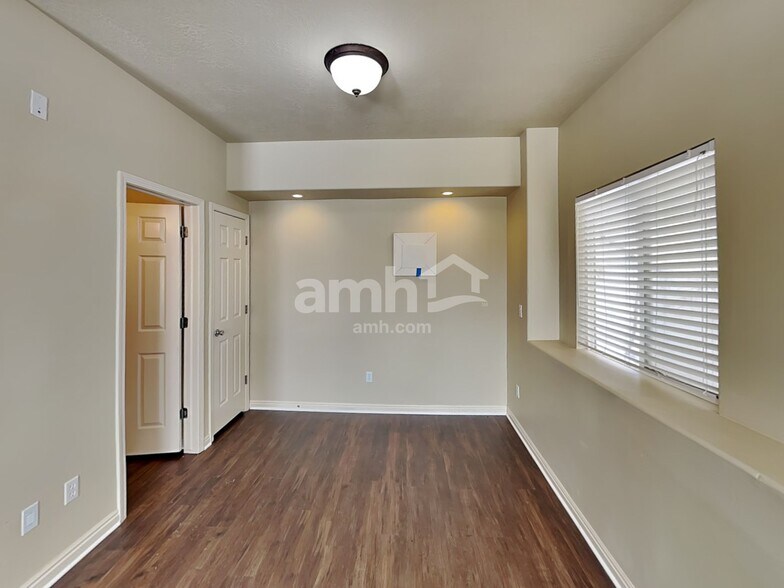 Building Photo - 2262 E 2900 N