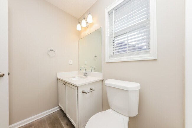 Building Photo - 2740 Owens Dr