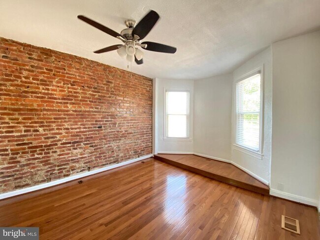 Building Photo - 615 Lamont St NW