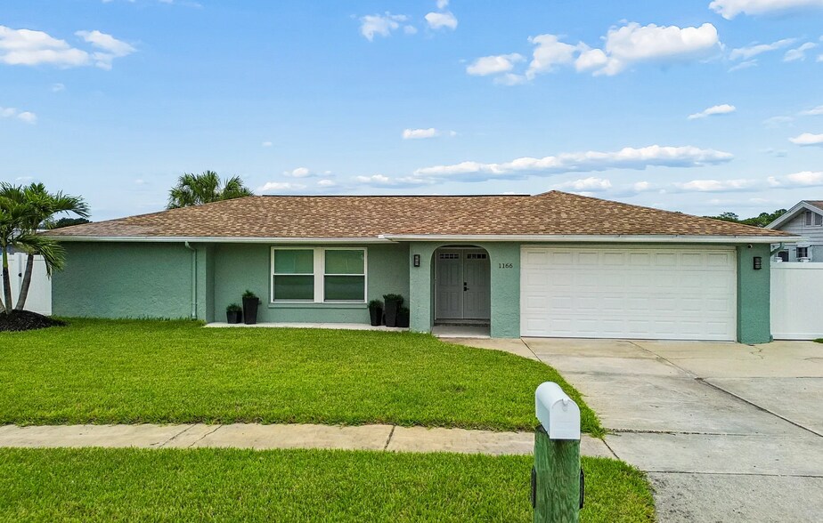 Building Photo - 1166 Chancellor Dr