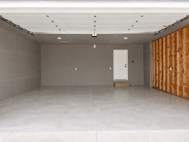 Building Photo - N1016 S Magdalyn Ct
