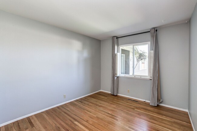 Building Photo - 3 Bed / 2 Bath San Bruno home in highly so...