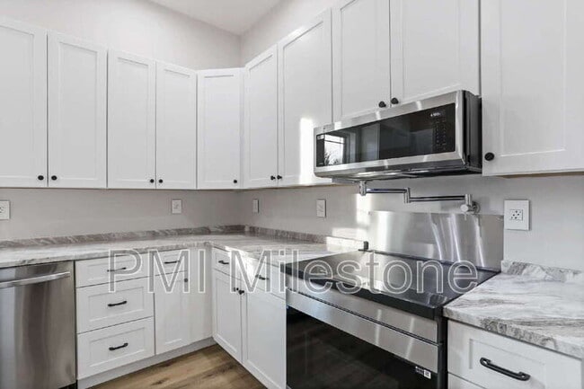 Building Photo - 530 N 3rd St
