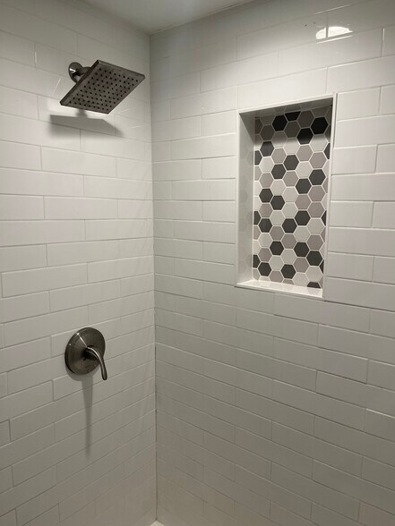 3rd FL: Masterbdrm Full Bath - 223 Jackson St