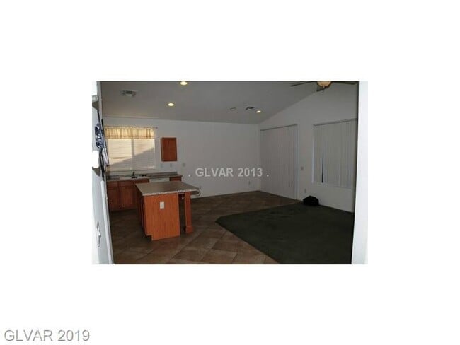 Building Photo - Single Story - 3 bed home located in Hende...