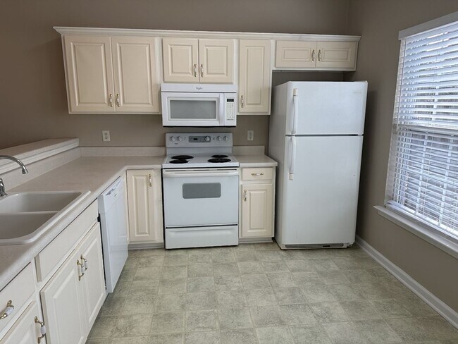 Building Photo - 7 Crossings Dr