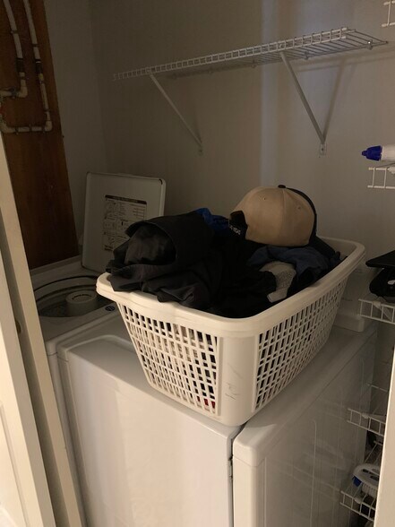 Building Photo - 141 N Water St