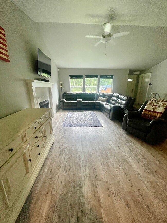 Building Photo - Wonderful Ranch Style home on over an acre in a great location!  3 bed/2 bath/2 car garage with a...
