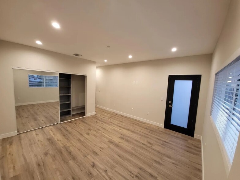 Building Photo - 10934 Nettleton St