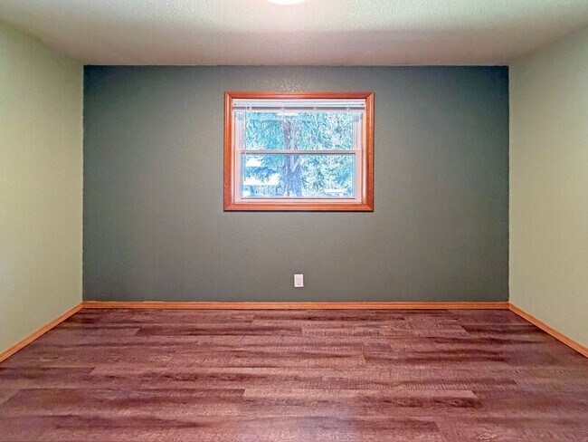 Building Photo - 24712 Parkside Dr