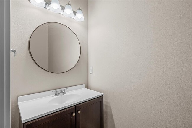 Building Photo - 4375 Vista Pointe Dr